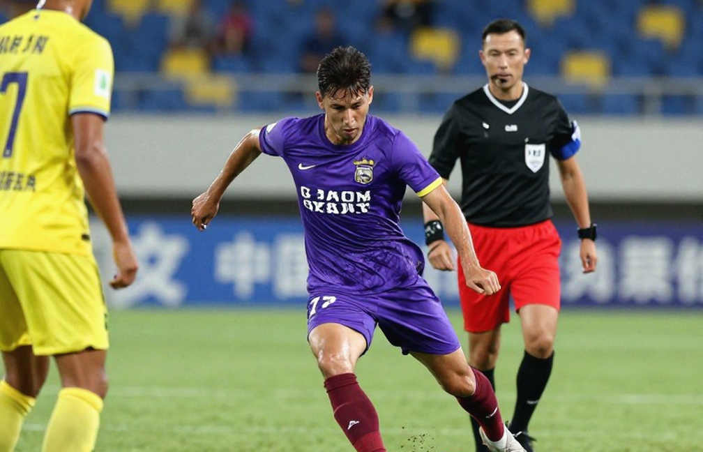 Anthony Gordon và canh bạc 70 triệu euro: Khi “bộ não bóng đá” phải chứng minh giữa tâm bão Barcelona