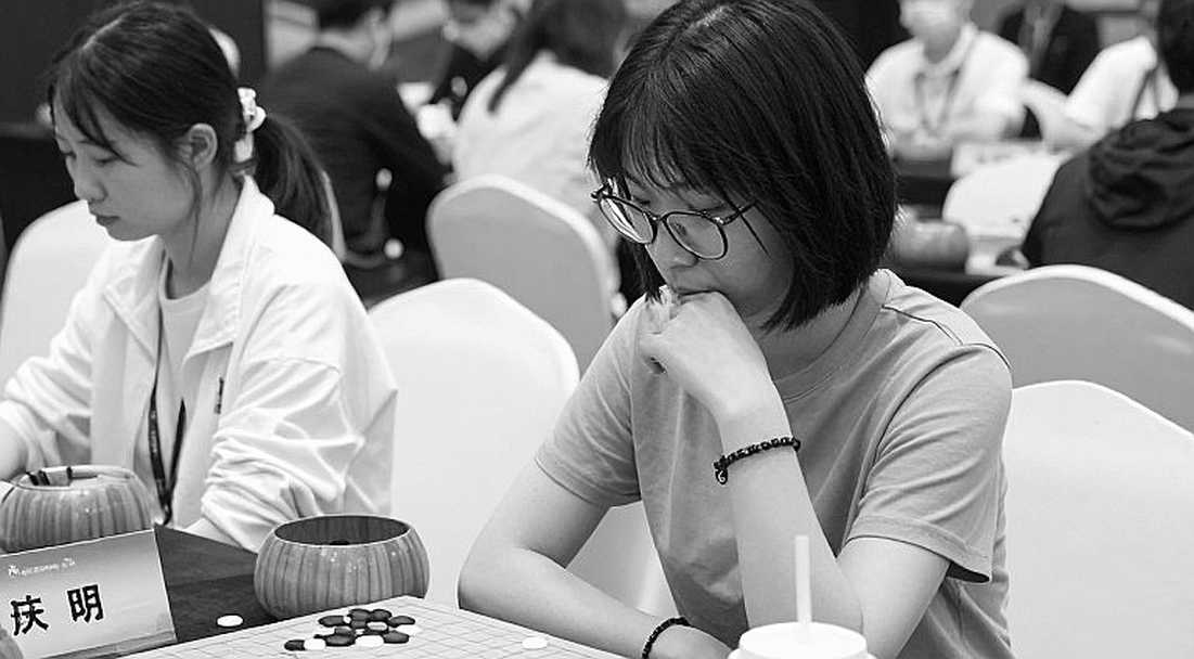 Số 225 của ChessBase: 27 ván cờ ngắn, 10 bài khai cuộc và câu hỏi về cách học cờ thời đại số