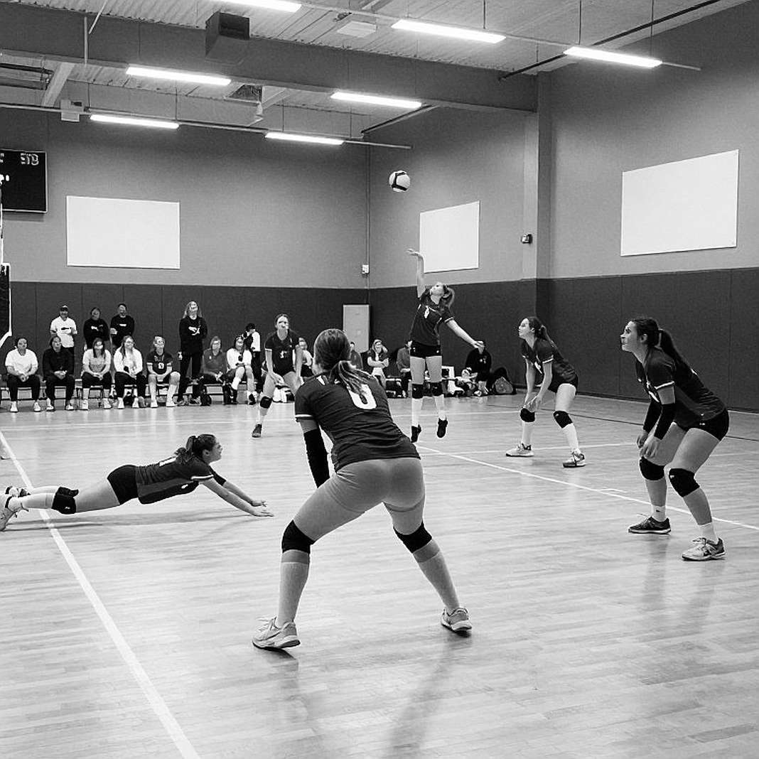 Kentucky hạ Louisville 3-1 tại Battle of the Bluegrass: DeLeye ghi 22 điểm, Gaerte 20 điểm và bài toán phân phối bóng