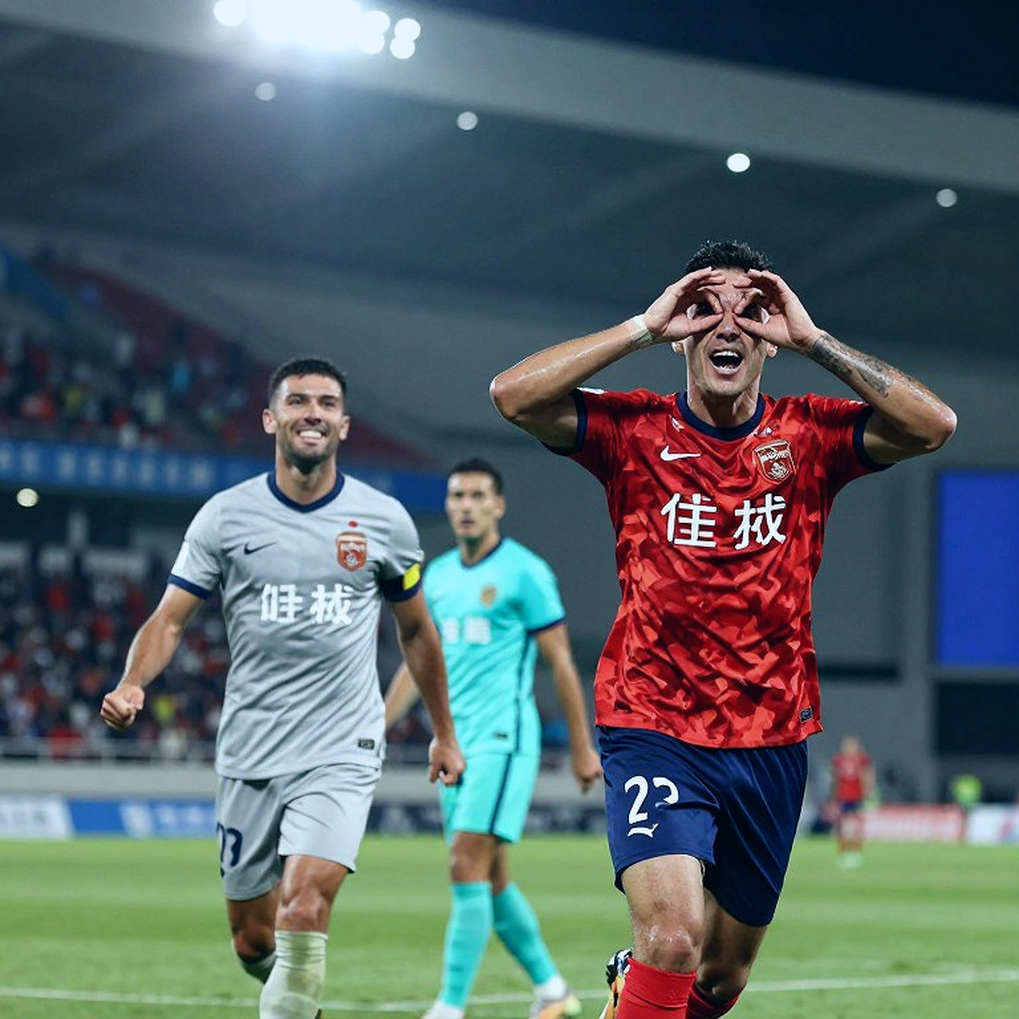 Tám năm hợp đồng của Haaland — bức tường mà Real Madrid và Barcelona không nhìn thấy