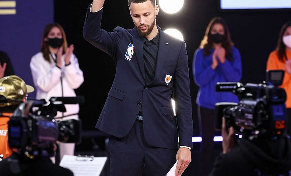 Barkley gọi Castle–Harper là 'Curry và Klay mới': Lời khen hay cái bẫy của sự so sánh? Barkley gọi Castle–Harper là 'Curry và Klay mới': Lời khen hay cái bẫy của sự so sánh?