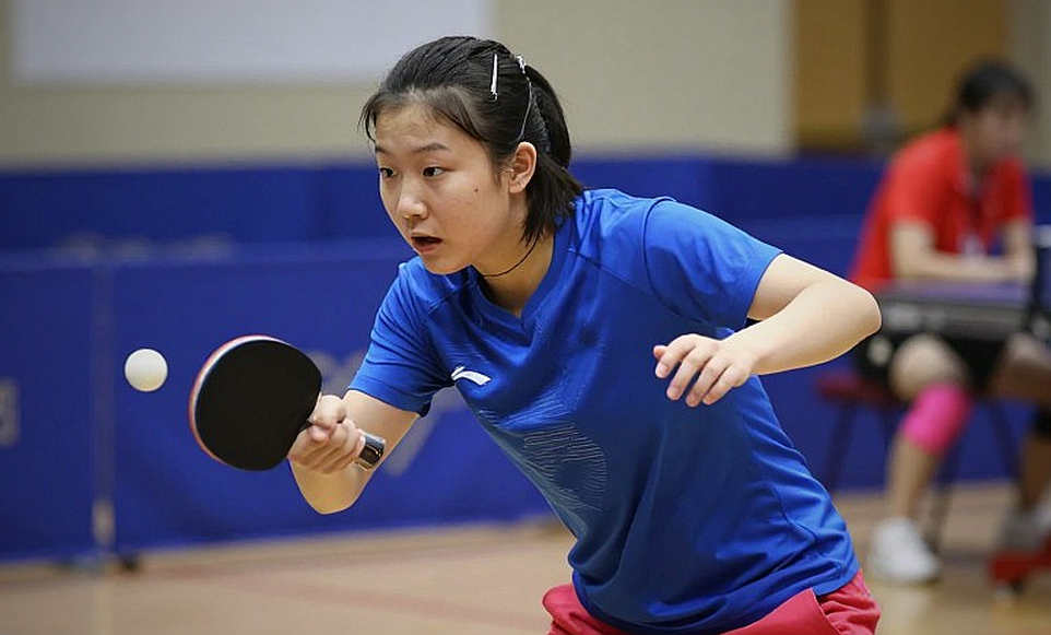 Paris 2026: Cây vợt lục giác, cú sốc vòng 32 và bài học dữ liệu cho bóng bàn Việt Nam