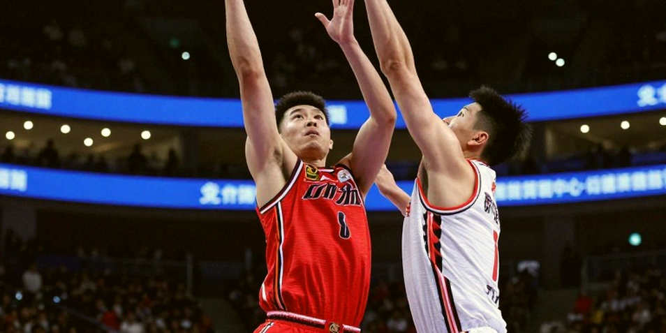 Dallas 121-105 Indiana: Khi tiếng hoan hô hóa tiếng la ó và vai trái của Cooper Flagg gãy nhịp