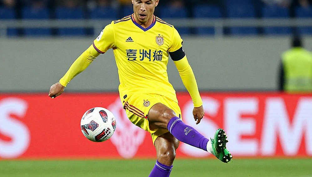 Từ Rajamangala nhìn xuống V.League: bóng đá Việt Nam được giữ bởi những gì