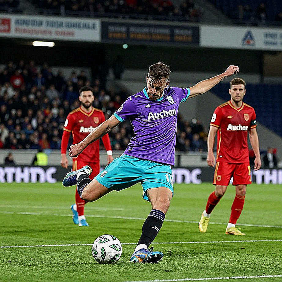 Bên trong kỳ chuyển nhượng V.League: Điều khoản mua đứt và bảng giá không ai công bố