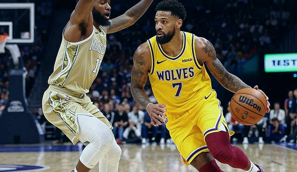 Darius Brown II đoạt MVP vòng 1 EuroCup: bảng thống kê đẹp và khoảng lệch không ai chịu cộng